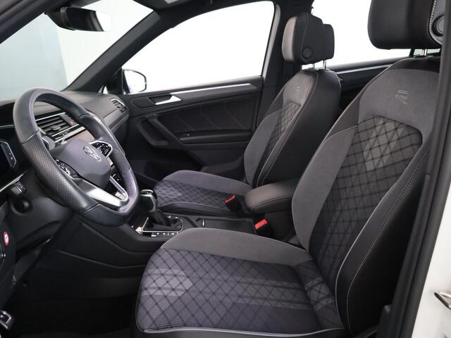 Volkswagen TIGUAN 1.4 TSI eHybrid R-Line Business 245 pk Automaat (DSG) | Navigatie | Panoramadak | Trekhaak (wegklapbaar) | Parkeersensoren (Park assist) | Rondomzicht camera | Head-up display | Black Style pakket | R-Line |