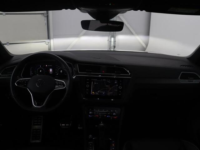 Volkswagen TIGUAN 1.5 eHybrid Life Edition | SOH 91,0% | Panoramadak | Memory | Leder | Stuur/stoel verwarming | Adaptive cruise | Sfeerverlichting | 360 camera | Park assist | Carplay | Elektrische achterklep