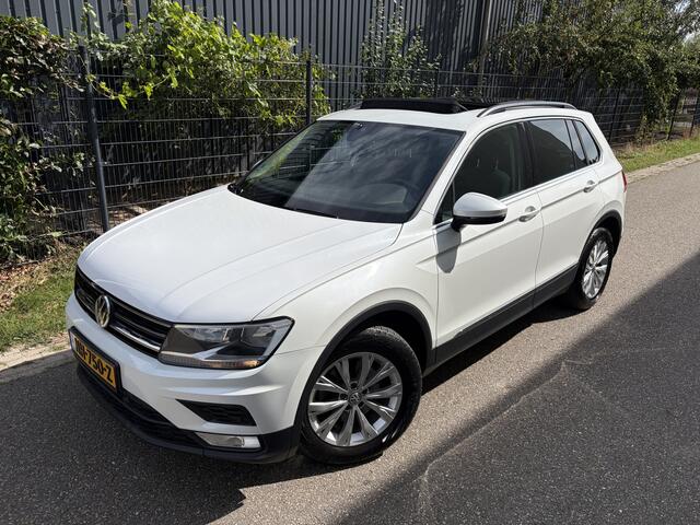Volkswagen TIGUAN 1.4 TSI Comfortline / NAVI / PANORAMADAK / TREKHAAK / 155dkm! NAP !