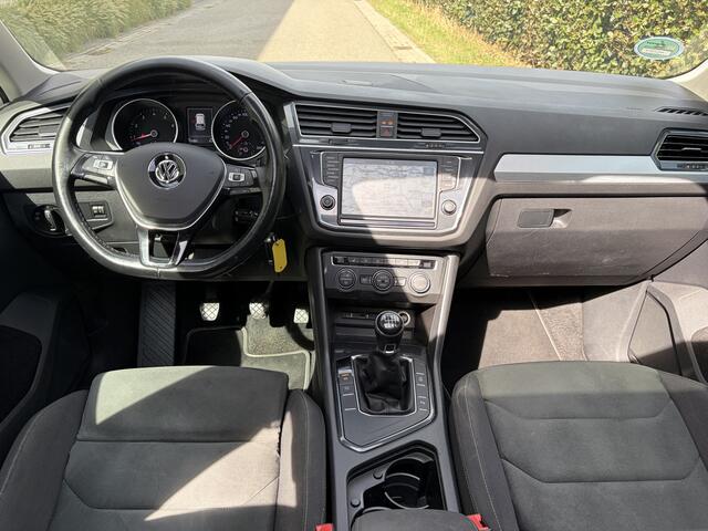 Volkswagen TIGUAN 1.4 TSI Comfortline / NAVI / PANORAMADAK / TREKHAAK / 155dkm! NAP !
