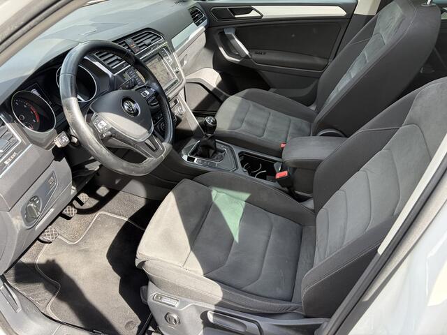 Volkswagen TIGUAN 1.4 TSI Comfortline / NAVI / PANORAMADAK / TREKHAAK / 155dkm! NAP !