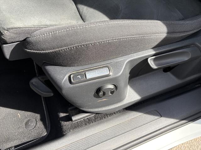 Volkswagen TIGUAN 1.4 TSI Comfortline / NAVI / PANORAMADAK / TREKHAAK / 155dkm! NAP !