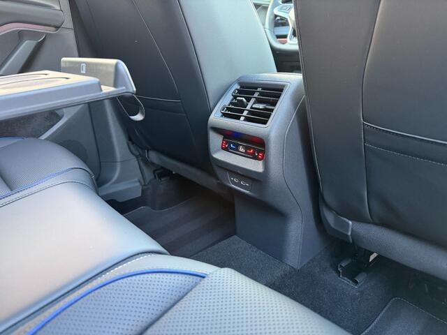 Volkswagen TIGUAN 1.5 HYBRID R-LINE BLACK STYLE PANORAMA MASSAGE HUD STOELVENTILATIE