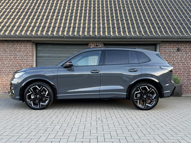 Volkswagen TIGUAN 1.5 HYBRID R-LINE BLACK STYLE PANORAMA MASSAGE HUD STOELVENTILATIE