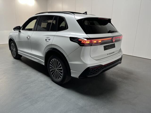 Volkswagen TIGUAN 1.5 eHybrid R-Line / AUTOMAAT/ GARANTIE TM 09-2030/ 272 PK/ PANO/ LEER/ TREKHAAK/ 360 CAMERA/ MEMORY+MASSAGE/ STUUR+STOELVERWARM./ STOELKOELING/ APP-CONNECT/ ACC/ ELEK.ACHTERKLEP/ DODEHOEK/ IQ.LIGHT/ NAVI/ DAB/