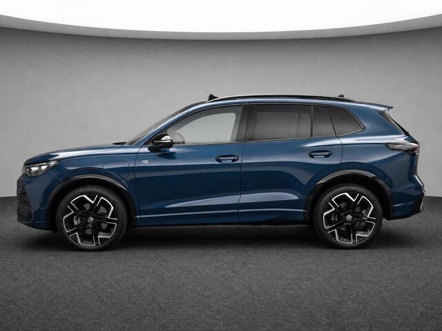 Volkswagen TIGUAN 1.5 eHybrid 272pk DSG R-Line Edition · Panoramadak · Inklap. Trekhaak · 360 Camera · Leder Varenna · Elek. Stoelen + Massage · Head-Up Display · Harman Kardon · Garantie t/m 19-05-2030 of 100.000km