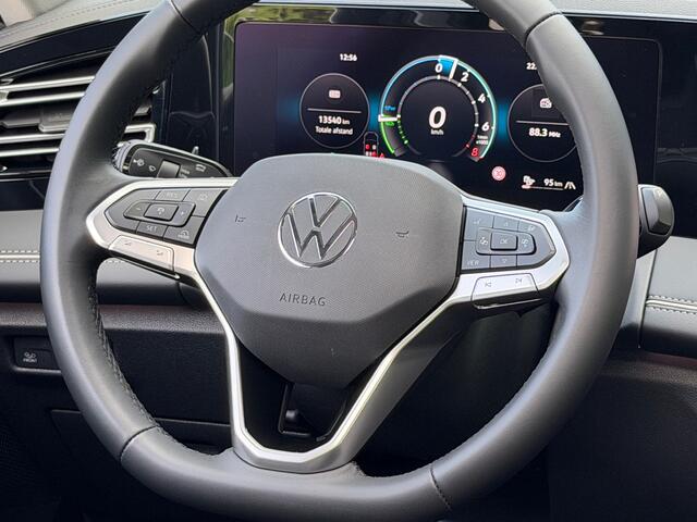 Volkswagen TIGUAN 1.5 eHybrid Elegance 204pk | Trekhaak | 360 Camera | Panoramadak | Dode hoek | Elek. klep | incl. verlengde garantie