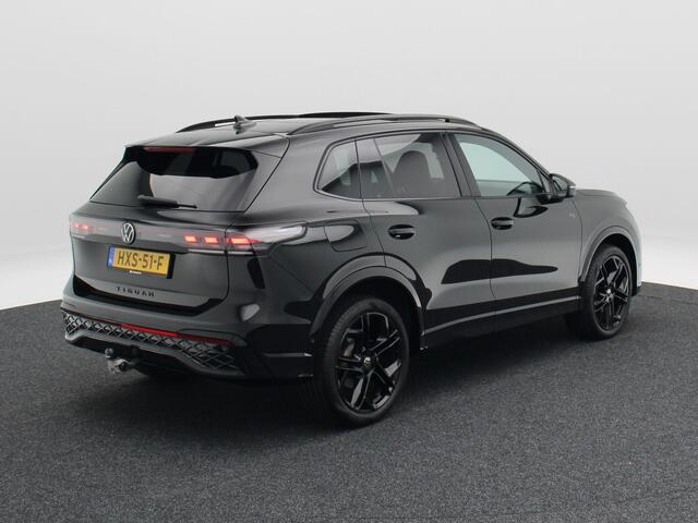 Volkswagen TIGUAN 1.5 204 Pk eHybrid R-Line | Black Style | Panoramadak | Adaptive Cruise | Trekhaak | Massage | Camera | CarPlay | 20 Inch| 34.103 Km !!