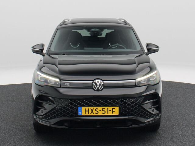 Volkswagen TIGUAN 1.5 204 Pk eHybrid R-Line | Black Style | Panoramadak | Adaptive Cruise | Trekhaak | Massage | Camera | CarPlay | 20 Inch| 34.103 Km !!