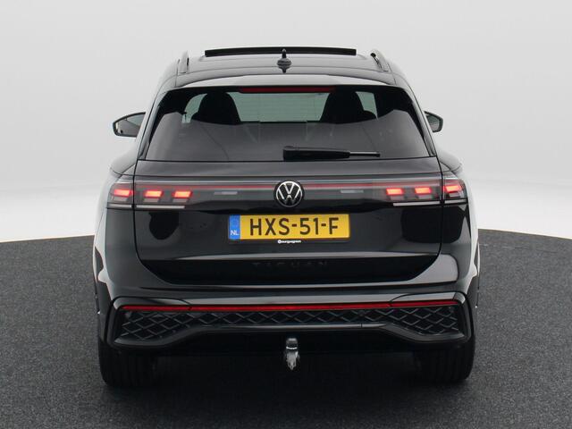 Volkswagen TIGUAN 1.5 204 Pk eHybrid R-Line | Black Style | Panoramadak | Adaptive Cruise | Trekhaak | Massage | Camera | CarPlay | 20 Inch| 34.103 Km !!