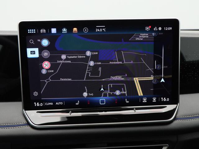 Volkswagen TIGUAN 1.5 204 Pk eHybrid R-Line | Black Style | Panoramadak | Adaptive Cruise | Trekhaak | Massage | Camera | CarPlay | 20 Inch| 34.103 Km !!