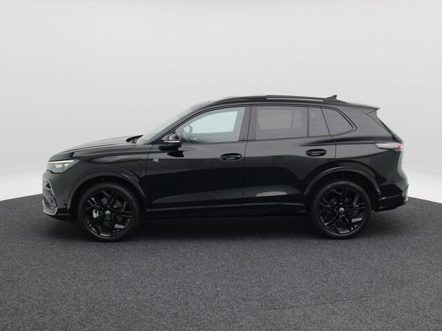 Volkswagen TIGUAN 1.5 204 Pk eHybrid R-Line | Black Style | Panoramadak | Adaptive Cruise | Trekhaak | Massage | Camera | CarPlay | 20 Inch| 34.103 Km !!