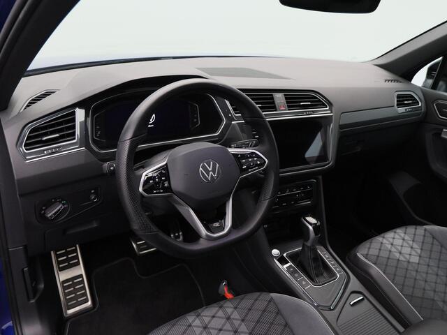 Volkswagen TIGUAN 1.5 TSi 150 Pk Automaat R-Line | Black Style | Head UP | 360 Camera | Stuur/Stoelverwarming | Panoramadak | Harm/Kardon Audio | Trekhaak | 20 Inch | 42.457 Km !!