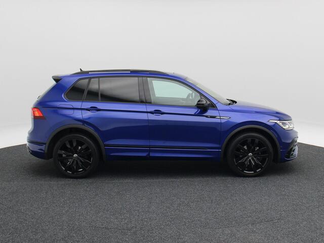 Volkswagen TIGUAN 1.5 TSi 150 Pk Automaat R-Line | Black Style | Head UP | 360 Camera | Stuur/Stoelverwarming | Panoramadak | Harm/Kardon Audio | Trekhaak | 20 Inch | 42.457 Km !!
