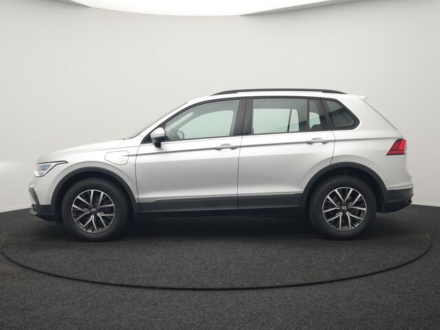 Volkswagen TIGUAN 1.4 TSI eHybrid Life PHEV 245pk | Trekhaak Af Fabriek | Adaptive Cruise | Stoelen & Stuur Verwarmd | Navigatie | Virtual Cockpit | DAB | Plug In Hybrid |