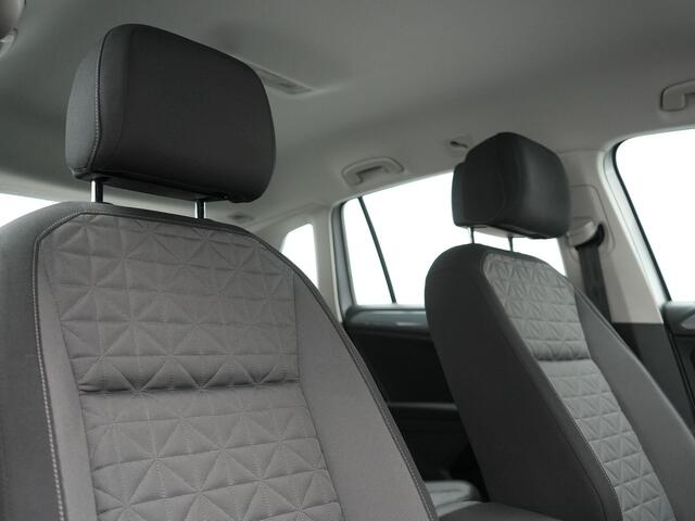 Volkswagen TIGUAN 1.4 TSI eHybrid Life PHEV 245pk | Trekhaak Af Fabriek | Adaptive Cruise | Stoelen & Stuur Verwarmd | Navigatie | Virtual Cockpit | DAB | Plug In Hybrid |