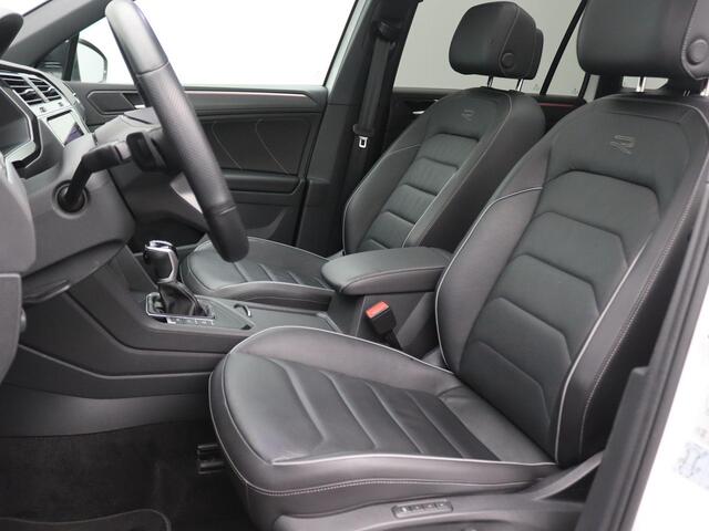 Volkswagen TIGUAN 1.4 TSI eHybrid R-Line Business 245PK DSG Panoramadak, Trekhaak, Leder, Memorystoel, 360gr. Camera, Black Style, 20" LM Velgen, Matrix-LED Verlichting, Stoel-stuurverwarming, DCC