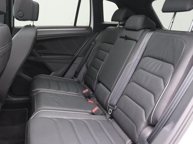 Volkswagen TIGUAN 1.4 TSI eHybrid R-Line Business 245PK DSG Panoramadak, Trekhaak, Leder, Memorystoel, 360gr. Camera, Black Style, 20" LM Velgen, Matrix-LED Verlichting, Stoel-stuurverwarming, DCC