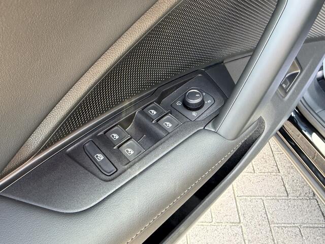Volkswagen TIGUAN 1.5 eHybrid RLine Pano*IQ*Leder Bomvol! ?