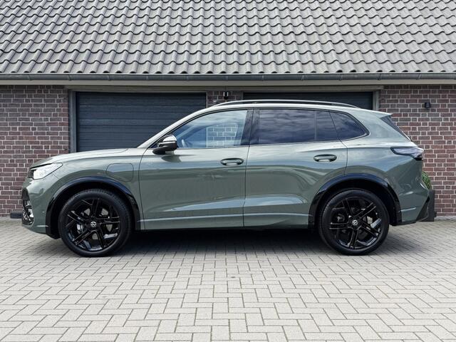 Volkswagen TIGUAN 1.5 E HYBRID R-LINE PANO TREKHAAK HK BLACK STYLE