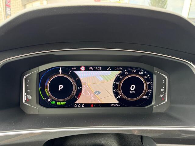 Volkswagen TIGUAN 1.4 TSI e-Hybrid R-line 245pk Trekhaak 360 Camera Stuur, Stoelverwarming HUD