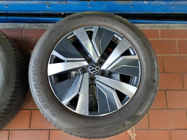 Volkswagen TIGUAN 1.4 TSI 245pk DSG eHybrid Elegance / 94% SOH / Navigatie / Matrix LED / 360-Camera