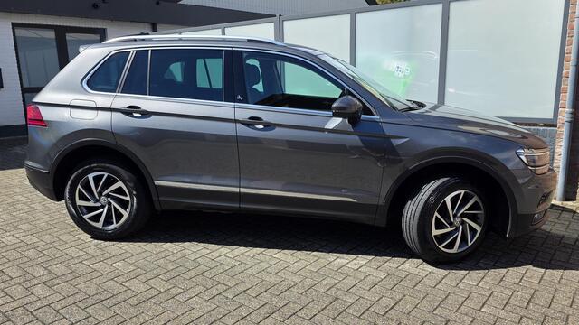 Volkswagen TIGUAN 2.0 TSI 4Motion Highline Navi, 180pk Cam 360, EL Klep, Dodehoek, EL Trekhaak, Winterpack, Head-Up, Xenon