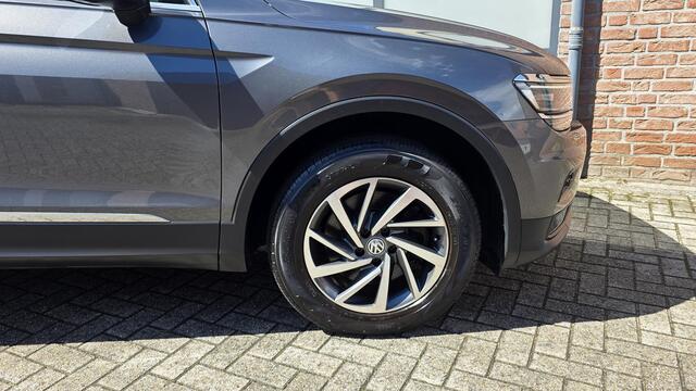 Volkswagen TIGUAN 2.0 TSI 4Motion Highline Navi, 180pk Cam 360, EL Klep, Dodehoek, EL Trekhaak, Winterpack, Head-Up, Xenon