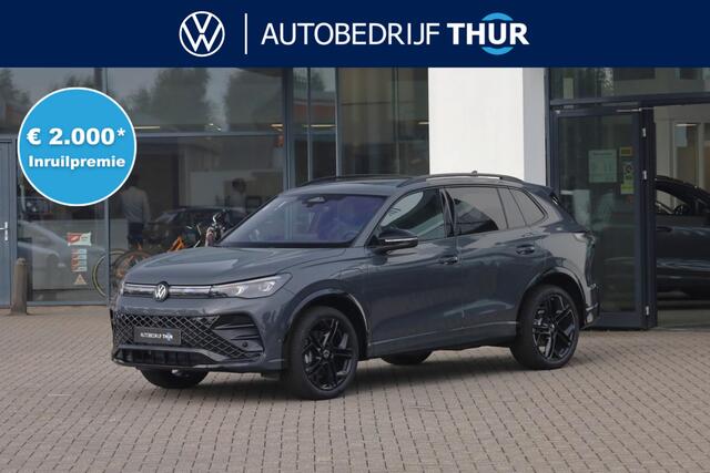 Volkswagen TIGUAN 1.5 eHybrid R-Line Edition 272PK / 200kW DSG, Wegklapbare trekhaak incl. aanhangermanoeuvreerhulp (Trailer Assist), LED Matrix (IQ.Lights), adaptieve cruise control (ACC) met Travel Assist, 20" 'York' LMV, parkeerassistent (Park Assist Pro), Comfort pakket plus (verwarmbare voorstoelen, verwarmbare achterbank, verwarmbare voorruit), elektrische achterklep (Easy Open & Close), panoramadak, Harman Kardon geluidssysteem, Black Style pakket, Interieur Style pakket (lederen 'Varenna' bekleding, elektrisch verstelbare ErgoActive voorstoelen met massage- en geheugenfunctie), draadloos Apple Carplay & Android Auto, dodehoekdetectie (Side Assist) etc.