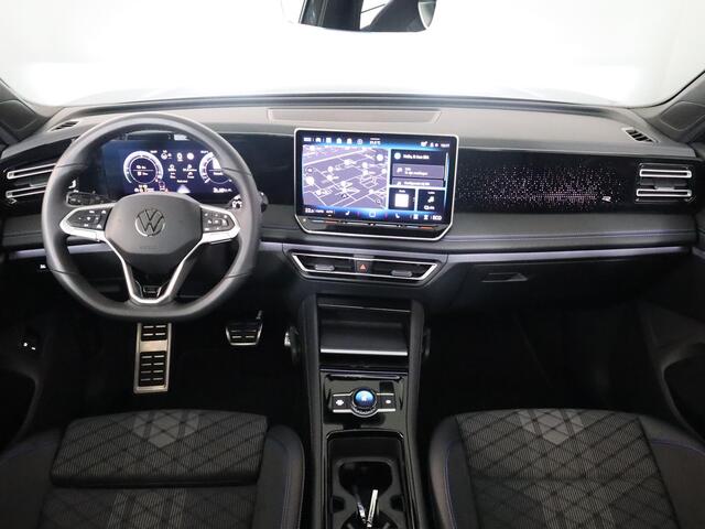 Volkswagen TIGUAN 1.5 eHybrid R-Line Edition 204 pk Automaat (DSG) | Verlengde garantie | Navigatie | Panoramadak | Trekhaak (wegklapbaar) | Parkeersensoren (Park assist) | Rondomzicht camera | Black Style pakket | R-Line |