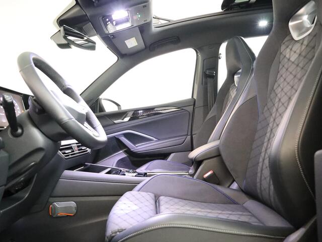 Volkswagen TIGUAN 1.5 eHybrid R-Line Edition 204 pk Automaat (DSG) | Verlengde garantie | Navigatie | Panoramadak | Trekhaak (wegklapbaar) | Parkeersensoren (Park assist) | Rondomzicht camera | Black Style pakket | R-Line |