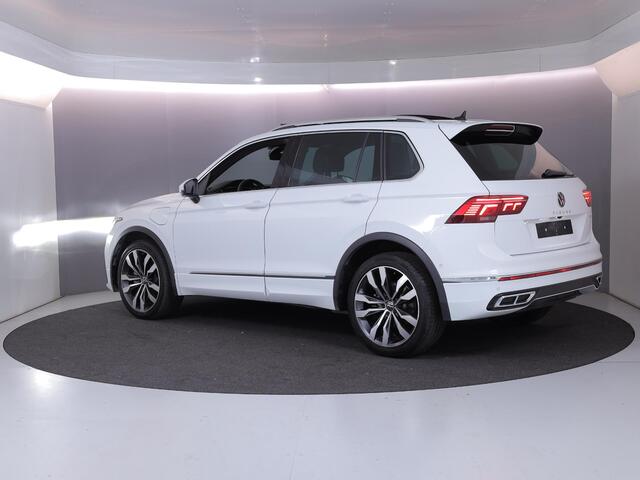 Volkswagen TIGUAN 1.4 TSI eHybrid R-Line Business 245 pk Automaat (DSG) | Navigatie | Panoramadak | Park assist | Rondomzicht camera | Head-up display | Lederen bekleding | Elektr. voorstoelen met geheugen | R-Line |