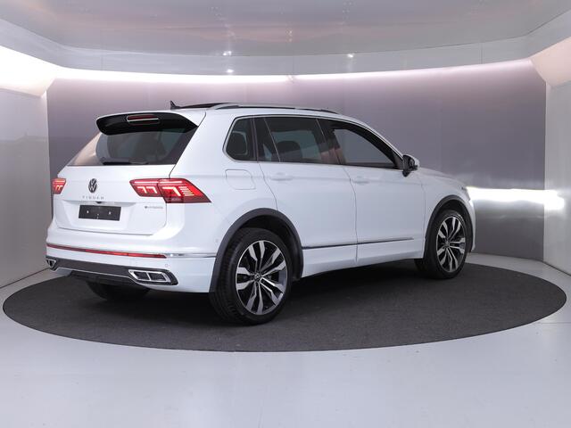 Volkswagen TIGUAN 1.4 TSI eHybrid R-Line Business 245 pk Automaat (DSG) | Navigatie | Panoramadak | Park assist | Rondomzicht camera | Head-up display | Lederen bekleding | Elektr. voorstoelen met geheugen | R-Line |
