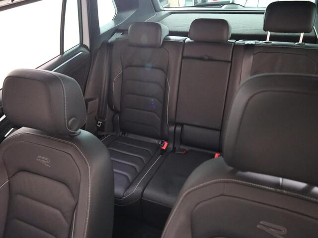 Volkswagen TIGUAN 1.4 TSI eHybrid R-Line Business 245 pk Automaat (DSG) | Navigatie | Panoramadak | Park assist | Rondomzicht camera | Head-up display | Lederen bekleding | Elektr. voorstoelen met geheugen | R-Line |