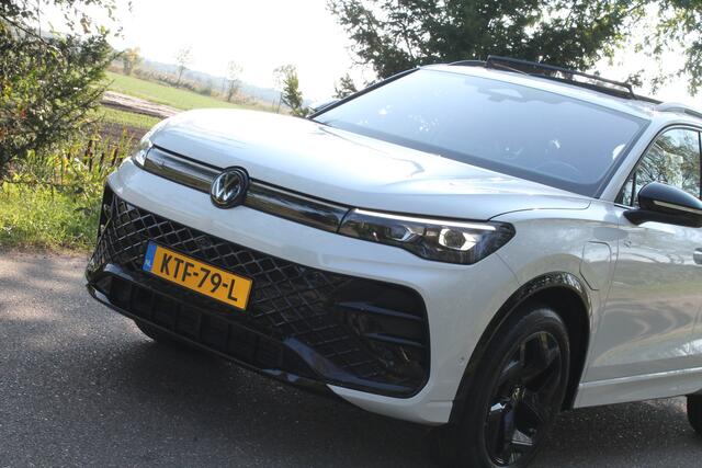 Volkswagen TIGUAN 1.5 eHybrid R-Line Business | IQ | Pano | Trekhaak | 360° cam | Elek. klep
