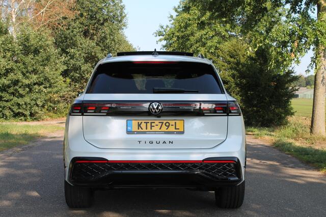 Volkswagen TIGUAN 1.5 eHybrid R-Line Business | IQ | Pano | Trekhaak | 360° cam | Elek. klep