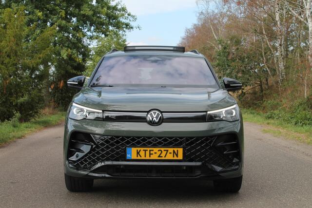 Volkswagen TIGUAN 1.5 eHybrid R-Line Business | IQ | Pano | Trekhaak | 360° cam