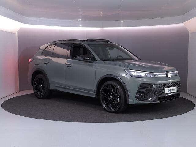 Volkswagen TIGUAN 1.5 eHybrid R-Line Edition 272 pk Automaat (DSG) | Verlengde garantie | Navigatie | Panoramadak | Trekhaak (wegklapbaar) | Parkeersensoren (Park assist) | Rondomzicht camera | R-Line |