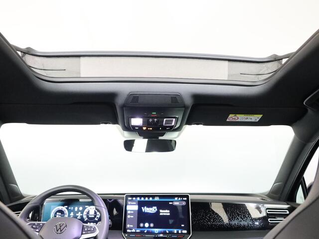 Volkswagen TIGUAN 1.5 eHybrid R-Line Edition 272 pk Automaat (DSG) | Verlengde garantie | Navigatie | Panoramadak | Trekhaak (wegklapbaar) | Parkeersensoren (Park assist) | Rondomzicht camera | R-Line |