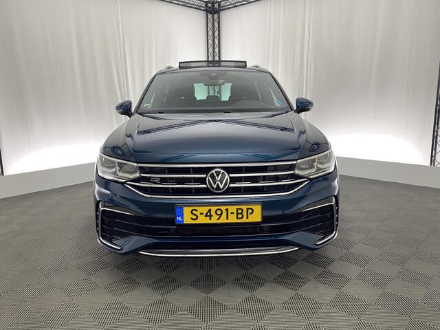 Volkswagen TIGUAN 1.4 TSI eHybrid R-Line Business+ | Apple carplay | Panodak | Trekhaak | Navi | IQ Light | Camera | ACC
