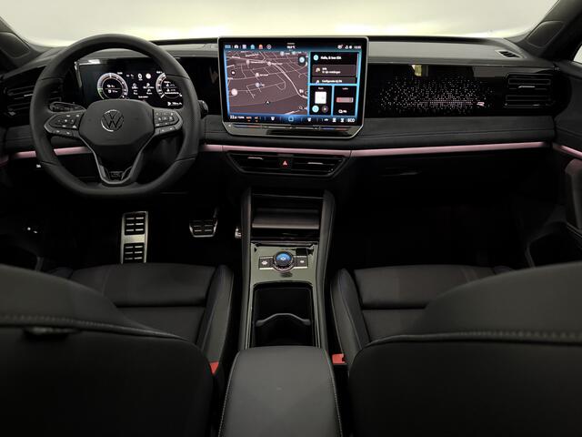 Volkswagen TIGUAN 1.5 eHybrid R-Line Plug-in Panoramadak, 360 Camera, Trekhaak, Leder, Head-up display, Elektrische achterklep, Winterpakket, Memory stoelen, 2 jaar garantie