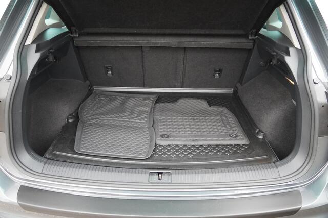 Volkswagen TIGUAN 1.4 TSI Connected Series Trekhaak Navi Carplay Adaptieve Cruise