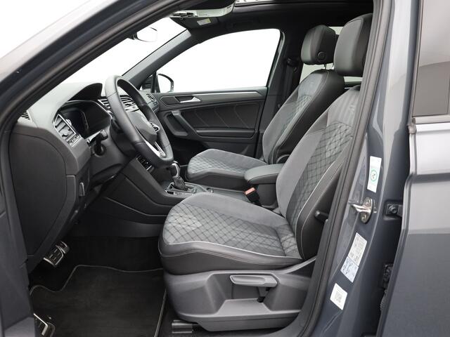 Volkswagen TIGUAN 1.5 TSI R-Line Business+ | Panodak | Apple Carplay / Android | IQ Light | Camera | Prijs Rijklaar !!