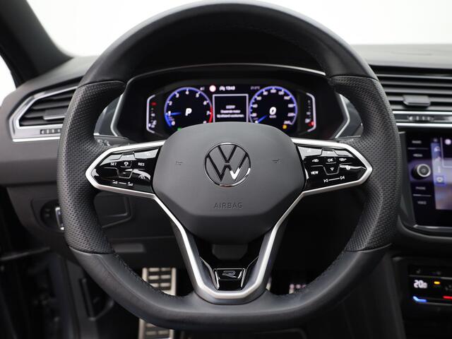 Volkswagen TIGUAN 1.5 TSI R-Line Business+ | Panodak | Apple Carplay / Android | IQ Light | Camera | Prijs Rijklaar !!