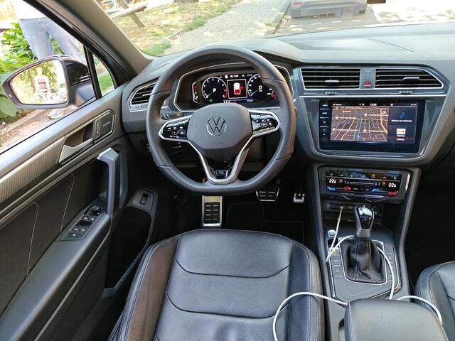 Volkswagen TIGUAN 1.5 TSI R-Line Business+ / AUTOMAAT/ PANO/ TREKHAAK/ LEER/ ACC/ STUUR+STOELVERWARM./ PARK.SENSOR.V+A/ CAMERA/ APP-CONNECT/ DIGITAL DASH/ NAVI/ CLIMA/ LED