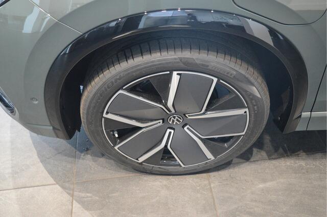 Volkswagen TIGUAN 1.5 eHybrid 3X R-LINE Black Style head up pano 20 inch 272 pk !!