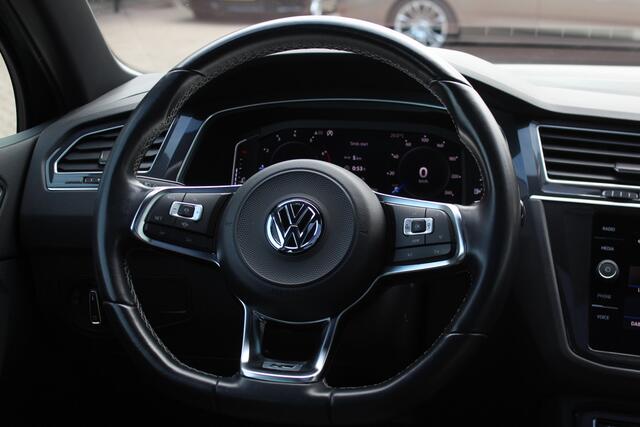 Volkswagen TIGUAN 2.0 TSI 4Motion Highline Business R / Trekhaak / Panoramadak / Camera / Head-up / CarPlay / 20'' / Dodehoek / Virtual Cockpit / Stoelverwarming 4x / DAB / ACC