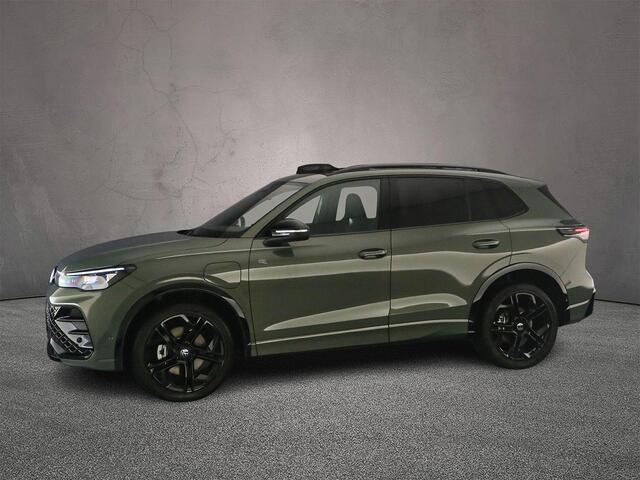 Volkswagen TIGUAN 1.5 eHybrid R-Line Edition 272pk DSG Automaat, Trekhaak, Panoramadak, Head-up display, Adaptive cruise control, Stoelverwarming, Stuurverwarming, App-connect, Dodehoeksensoren, Parkeersensoren, Elektrische achterklep