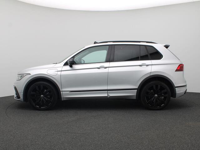 Volkswagen TIGUAN 1.4 TSI eHybrid R-Line Business 245PK DSG Panoramadak, Trekhaak, Black Style, 20" LM velgen, Matrix LED-Verlichting, Keyless, 17" Winterset