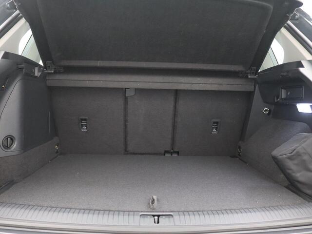 Volkswagen TIGUAN 1.4 TSI eHybrid Elegance 245 PK DSG Trekhaak, Matrix LED-Verlichting, Side Assist, Parkeersensoren voor en Achter, Elektrische Achterklep, 18" LM Velgen, Keyless, Dynamic Chassis